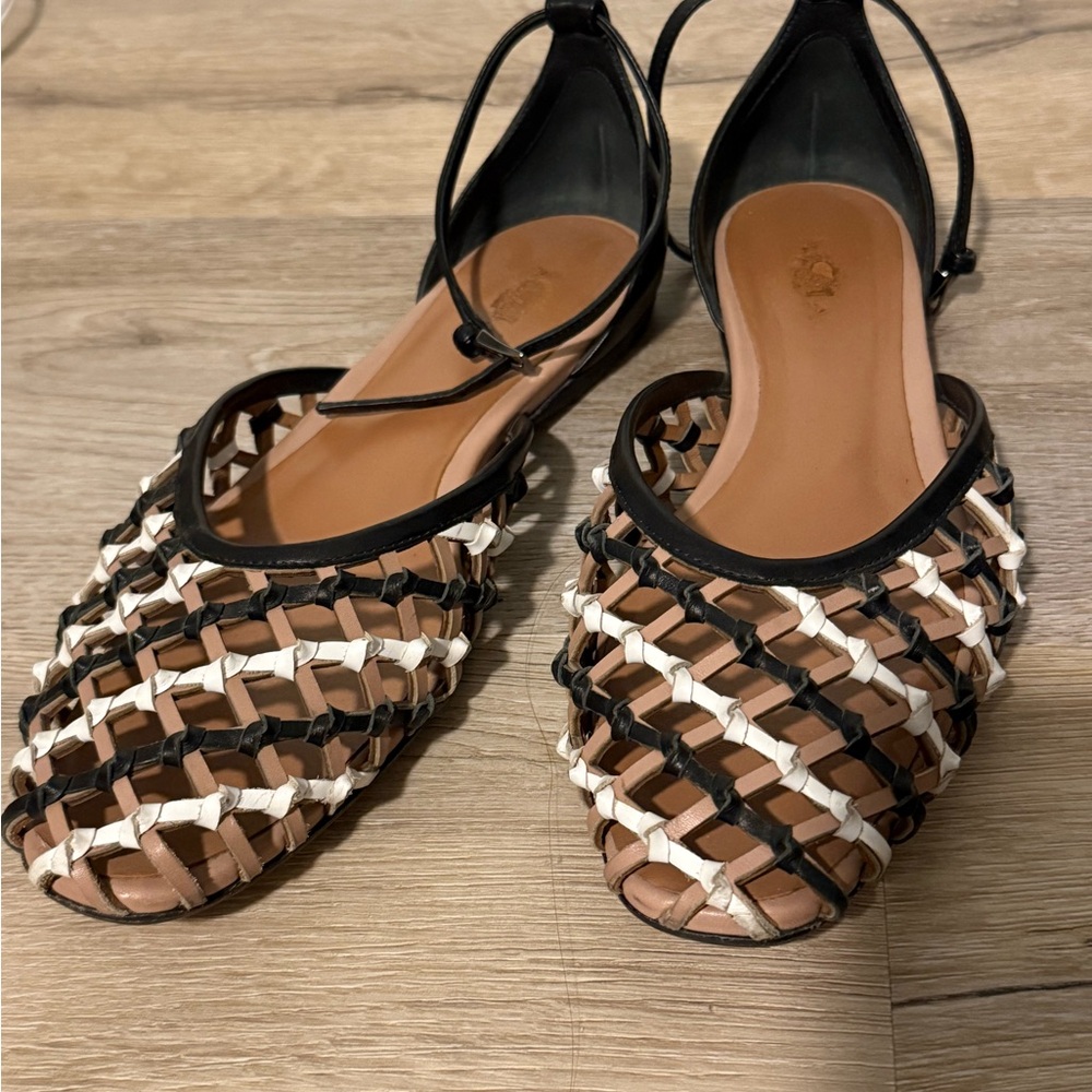 Stylish Black and White Woven Women's Flats